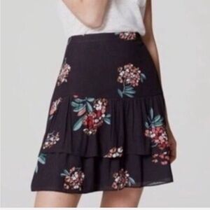 Ann Taylor LOFT Fully Lined Tiered Floral Mini Skirt Invisible Side Zipper 🖤🩷